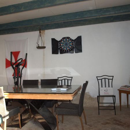 Insolite Studio -La Tour Des Templiers- Montfrin Exterior photo