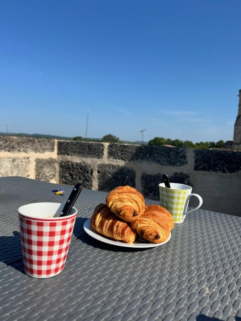 Insolite Studio -La Tour Des Templiers- Montfrin Exterior photo