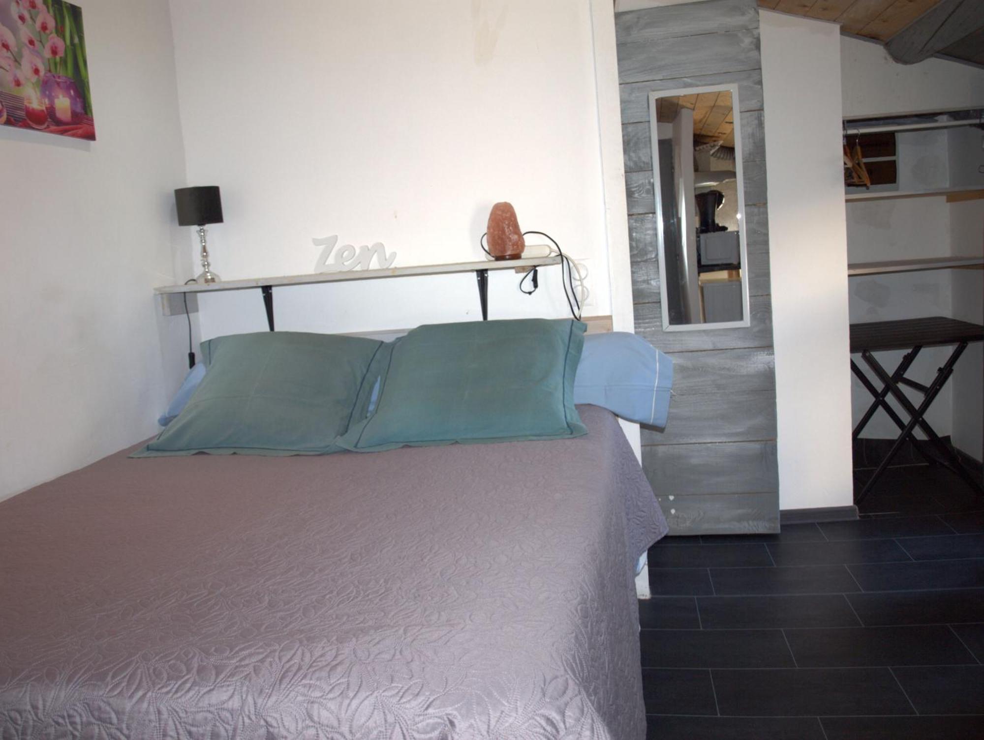 Insolite Studio -La Tour Des Templiers- Montfrin Exterior photo